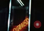 Standbild Nachtleben in Soho in London Soho London England United Kingdom, 1968, aus Sekunde 39 historischem Filmmaterial Videoclip 65675070671
