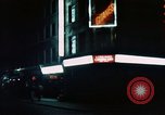 Standbild Nachtleben in Soho in London Soho London England United Kingdom, 1968, aus Sekunde 48 historischem Filmmaterial Videoclip 65675070671