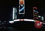 Standbild Nachtleben in Soho in London Soho London England United Kingdom, 1968, aus Sekunde 52 historischem Filmmaterial Videoclip 65675070671
