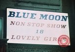 Standbild Nachtleben Soho London England United Kingdom, 1968, aus Sekunde 32 historischem Filmmaterial Videoclip 65675070672