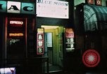 Standbild Nachtleben Soho London England United Kingdom, 1968, aus Sekunde 41 historischem Filmmaterial Videoclip 65675070672