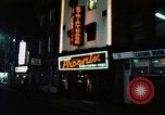 Standbild Soho 1960 Neon signs Soho London England United Kingdom, 1968, aus Sekunde 7 historischem Filmmaterial Videoclip 65675070675