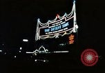 Standbild Soho 1960 Neon signs Soho London England United Kingdom, 1968, aus Sekunde 31 historischem Filmmaterial Videoclip 65675070675