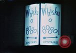 Standbild Whisky a Gogo Leuchtreklame Soho Soho London England United Kingdom, 1968, aus Sekunde 17 historischem Filmmaterial Videoclip 65675070676
