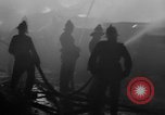 Standbild Feuer Brände London England Vereinigtes Königreich, 1966, aus Sekunde 33 historischem Filmmaterial Videoclip 65675070679