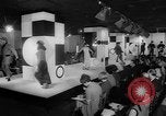 Standbild fashion show London England Vereinigtes Königreich, 1966, aus Sekunde 7 historischem Filmmaterial Videoclip 65675070681