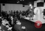 Standbild fashion show London England Vereinigtes Königreich, 1966, aus Sekunde 14 historischem Filmmaterial Videoclip 65675070681