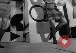 Standbild fashion show London England Vereinigtes Königreich, 1966, aus Sekunde 39 historischem Filmmaterial Videoclip 65675070681
