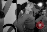 Standbild fashion show London England Vereinigtes Königreich, 1966, aus Sekunde 41 historischem Filmmaterial Videoclip 65675070681