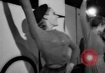 Standbild fashion show London England Vereinigtes Königreich, 1966, aus Sekunde 42 historischem Filmmaterial Videoclip 65675070681