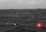 Immagine di Sbarco Nave cisterna Okinawa isole Ryukyu, 1945, secondo 37 filmato di repertorio 65675070704