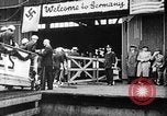 Standbild Olympischen Athleten auf SS Manhattan Deutschland, 1936, aus Sekunde 24 historischem Filmmaterial Videoclip 65675070725
