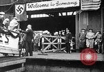 Standbild Olympischen Athleten auf SS Manhattan Deutschland, 1936, aus Sekunde 27 historischem Filmmaterial Videoclip 65675070725