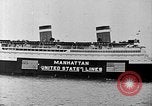 Standbild SS Manahattan Rückkehr vom Krieg zerrütteten Europa United States USA, 1938, aus Sekunde 44 historischem Filmmaterial Videoclip 65675070726