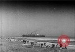 Standbild SS Manhattan aground off Florida United States USA, 1941, aus Sekunde 1 historischem Filmmaterial Videoclip 65675070727