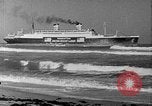 Standbild SS Manhattan aground off Florida United States USA, 1941, aus Sekunde 6 historischem Filmmaterial Videoclip 65675070727