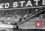 Standbild SS Manhattan aground off Florida United States USA, 1941, aus Sekunde 14 historischem Filmmaterial Videoclip 65675070727