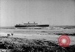Standbild SS Manhattan aground off Florida United States USA, 1941, aus Sekunde 29 historischem Filmmaterial Videoclip 65675070727