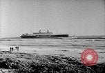 Standbild SS Manhattan aground off Florida United States USA, 1941, aus Sekunde 32 historischem Filmmaterial Videoclip 65675070727
