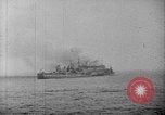 Standbild USS Wakefield auf Feuer Atlantik, 1942, aus Sekunde 9 historischem Filmmaterial Videoclip 65675070730