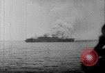 Standbild USS Wakefield auf Feuer Atlantik, 1942, aus Sekunde 12 historischem Filmmaterial Videoclip 65675070730