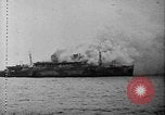 Standbild USS Wakefield auf Feuer Atlantik, 1942, aus Sekunde 13 historischem Filmmaterial Videoclip 65675070730