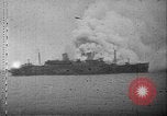 Standbild USS Wakefield auf Feuer Atlantik, 1942, aus Sekunde 17 historischem Filmmaterial Videoclip 65675070730