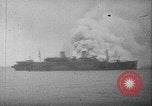 Standbild USS Wakefield auf Feuer Atlantik, 1942, aus Sekunde 19 historischem Filmmaterial Videoclip 65675070730