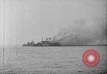 Standbild USS Wakefield auf Feuer Atlantik, 1942, aus Sekunde 25 historischem Filmmaterial Videoclip 65675070730