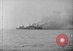 Standbild USS Wakefield auf Feuer Atlantik, 1942, aus Sekunde 26 historischem Filmmaterial Videoclip 65675070730