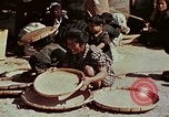 Image Réhabilitation des autochtones sur Okinawa en Seconde Guerre Mondiale Okinawa îles Ryukyu, 1945, de la seconde 25 séquences d'archives historiques vidéo 65675070759