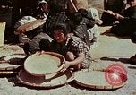 Image Réhabilitation des autochtones sur Okinawa en Seconde Guerre Mondiale Okinawa îles Ryukyu, 1945, de la seconde 27 séquences d'archives historiques vidéo 65675070759