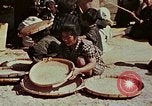 Image Réhabilitation des autochtones sur Okinawa en Seconde Guerre Mondiale Okinawa îles Ryukyu, 1945, de la seconde 29 séquences d'archives historiques vidéo 65675070759