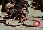 Image Réhabilitation des autochtones sur Okinawa en Seconde Guerre Mondiale Okinawa îles Ryukyu, 1945, de la seconde 31 séquences d'archives historiques vidéo 65675070759