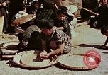 Image Réhabilitation des autochtones sur Okinawa en Seconde Guerre Mondiale Okinawa îles Ryukyu, 1945, de la seconde 33 séquences d'archives historiques vidéo 65675070759