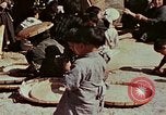 Image Réhabilitation des autochtones sur Okinawa en Seconde Guerre Mondiale Okinawa îles Ryukyu, 1945, de la seconde 35 séquences d'archives historiques vidéo 65675070759