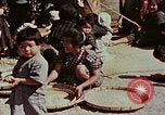 Image Réhabilitation des autochtones sur Okinawa en Seconde Guerre Mondiale Okinawa îles Ryukyu, 1945, de la seconde 38 séquences d'archives historiques vidéo 65675070759
