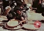 Image Réhabilitation des autochtones sur Okinawa en Seconde Guerre Mondiale Okinawa îles Ryukyu, 1945, de la seconde 39 séquences d'archives historiques vidéo 65675070759