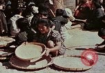 Image Réhabilitation des autochtones sur Okinawa en Seconde Guerre Mondiale Okinawa îles Ryukyu, 1945, de la seconde 41 séquences d'archives historiques vidéo 65675070759