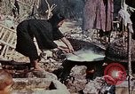 Image Réhabilitation des autochtones sur Okinawa en Seconde Guerre Mondiale Okinawa îles Ryukyu, 1945, de la seconde 45 séquences d'archives historiques vidéo 65675070759