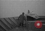 Image homme sur Lookout Péninsule Antarctique, 1946, de la seconde 4 séquences d'archives historiques vidéo 65675070789
