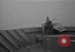 Image homme sur Lookout Péninsule Antarctique, 1946, de la seconde 8 séquences d'archives historiques vidéo 65675070789