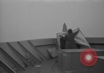 Image homme sur Lookout Péninsule Antarctique, 1946, de la seconde 19 séquences d'archives historiques vidéo 65675070789