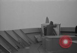 Image homme sur Lookout Péninsule Antarctique, 1946, de la seconde 20 séquences d'archives historiques vidéo 65675070789