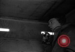 Image homme sur Lookout Péninsule Antarctique, 1946, de la seconde 28 séquences d'archives historiques vidéo 65675070789