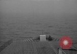 Image homme sur Lookout Péninsule Antarctique, 1946, de la seconde 36 séquences d'archives historiques vidéo 65675070789