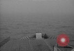 Image homme sur Lookout Péninsule Antarctique, 1946, de la seconde 45 séquences d'archives historiques vidéo 65675070789