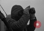 Image homme sur Lookout Péninsule Antarctique, 1946, de la seconde 46 séquences d'archives historiques vidéo 65675070789