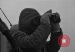 Image homme sur Lookout Péninsule Antarctique, 1946, de la seconde 47 séquences d'archives historiques vidéo 65675070789