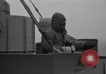 Image homme sur Lookout Péninsule Antarctique, 1946, de la seconde 50 séquences d'archives historiques vidéo 65675070789
